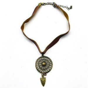 Round Medallion Choker Necklace Gold Tone Faux Suede Arrow Drop Boho Festival